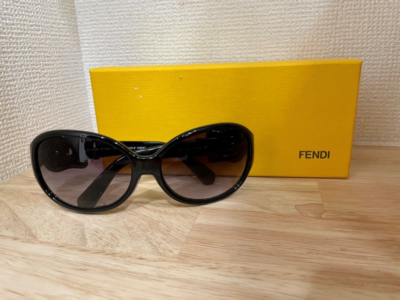 FENDI フェンディサングラス 付属品あり dev.echoppes-web.clients.sdv.fr